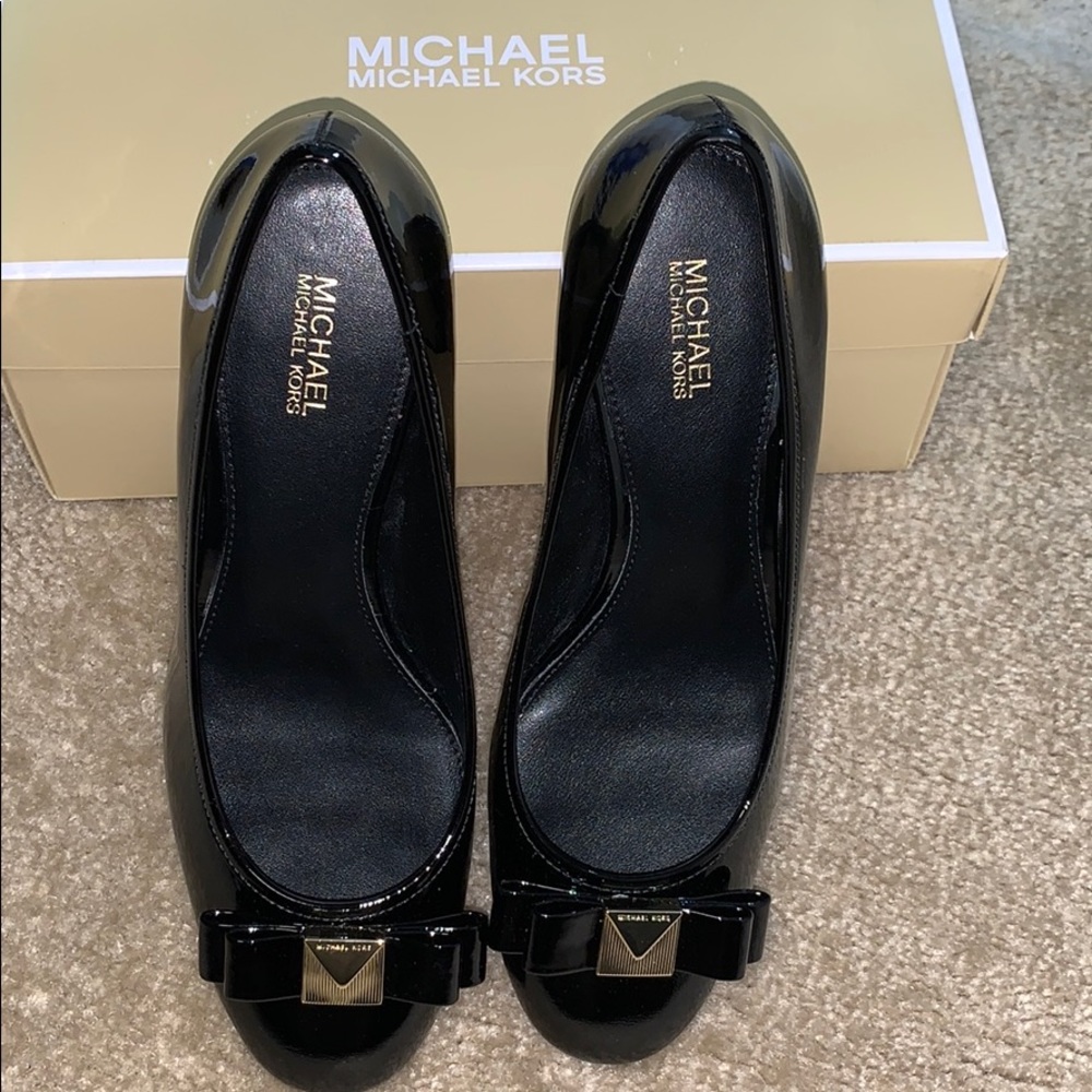 Michael Kors Patent Mid Pumps